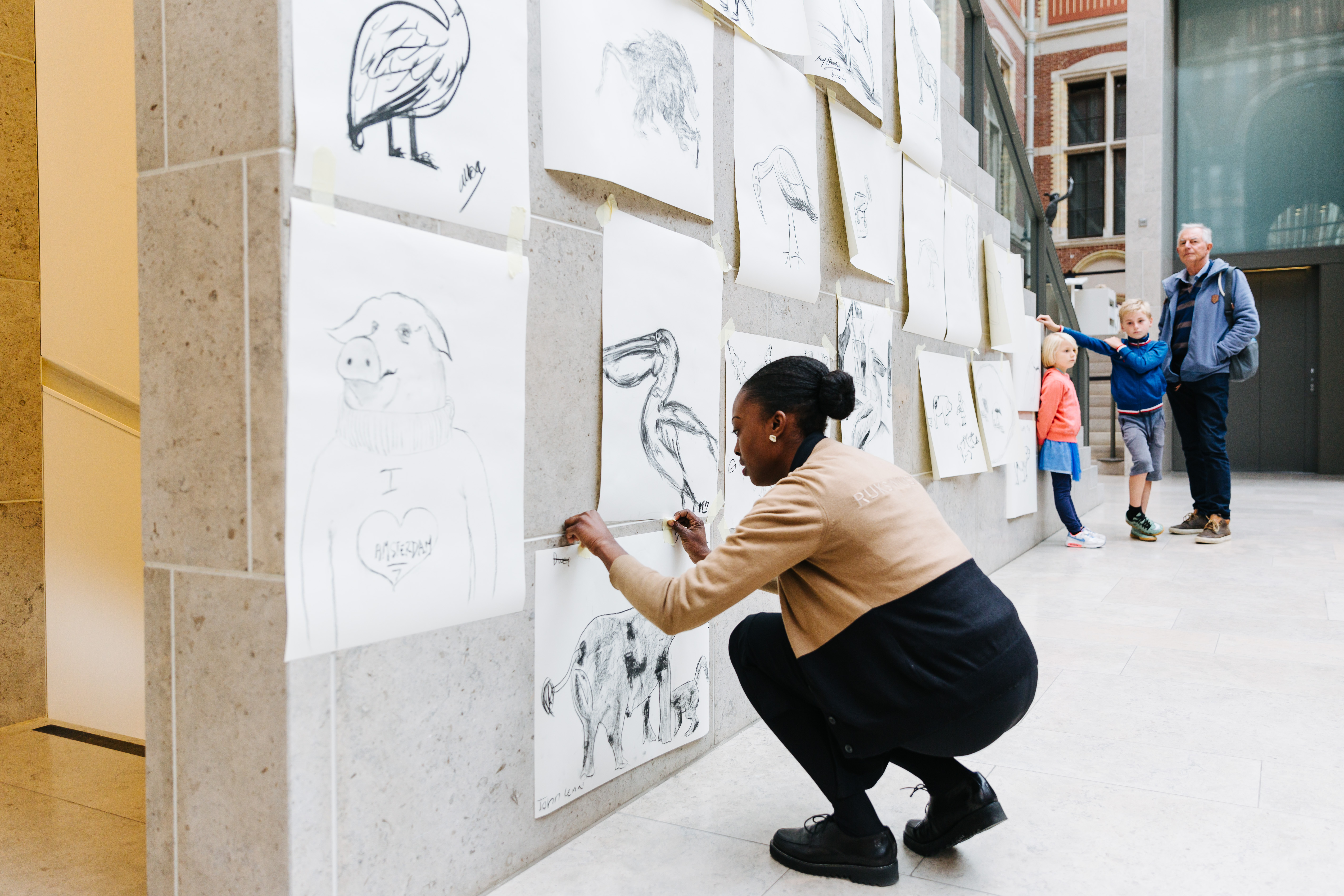 週末は家族みんなで目力アップ – アムステルダム国立美術館でスケッチを – | Design Stories