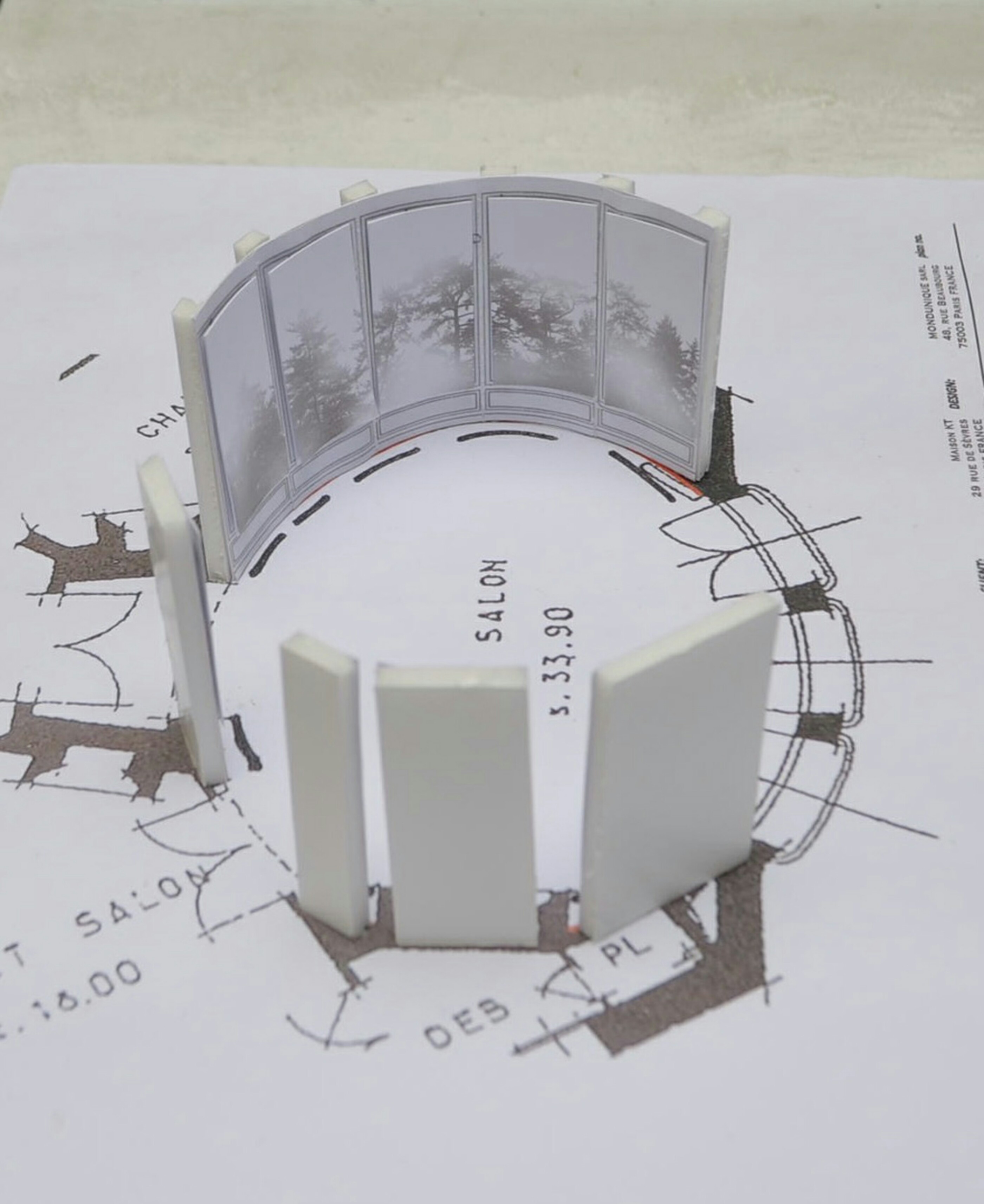 見えるもの見えないもの – KENZO邸に壁画を描く-