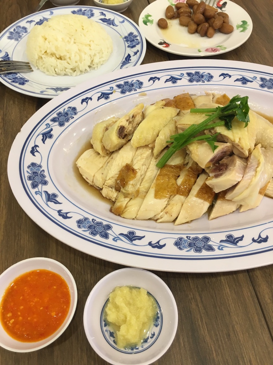 シンガポーリアンの食事情「3食外食生活を助けるホーカーセンター」