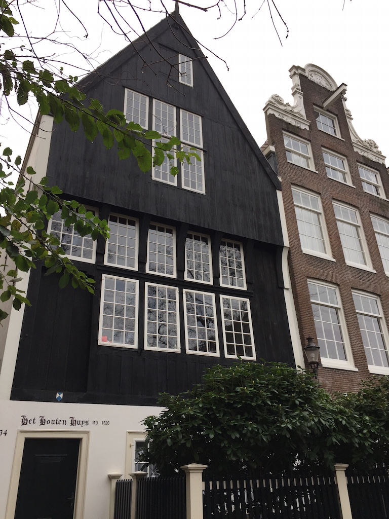 アムステルダムの中心に佇む秘密の中庭 ベギンホフ