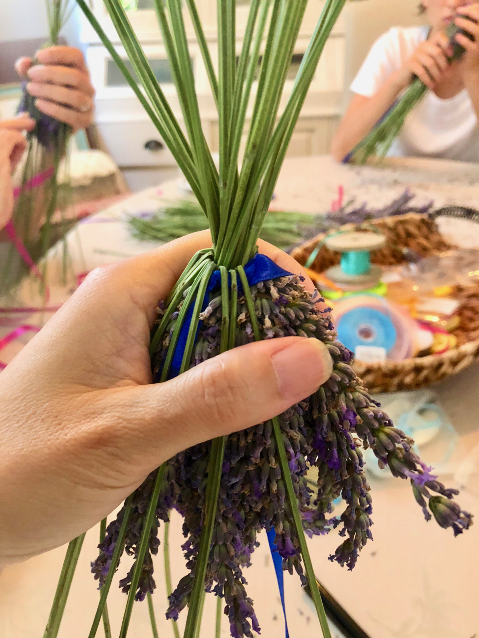 “ラベンダーの聖地”で、伝統の花あそび