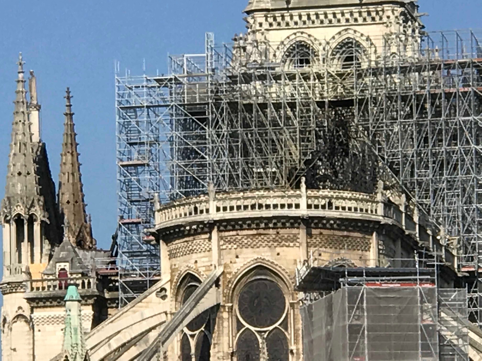 滞仏日記「今現在のノートルダム大聖堂がどうなっているのか？」　