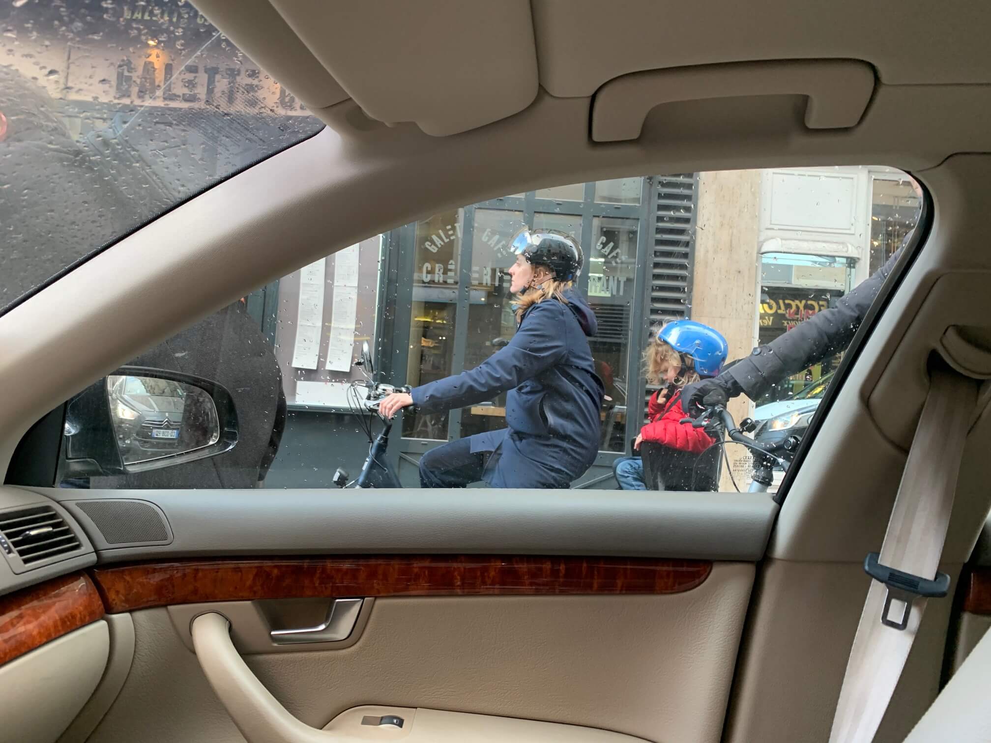 滞仏日記、２「家族同様の愛車を息子が絶対手放したがらない」