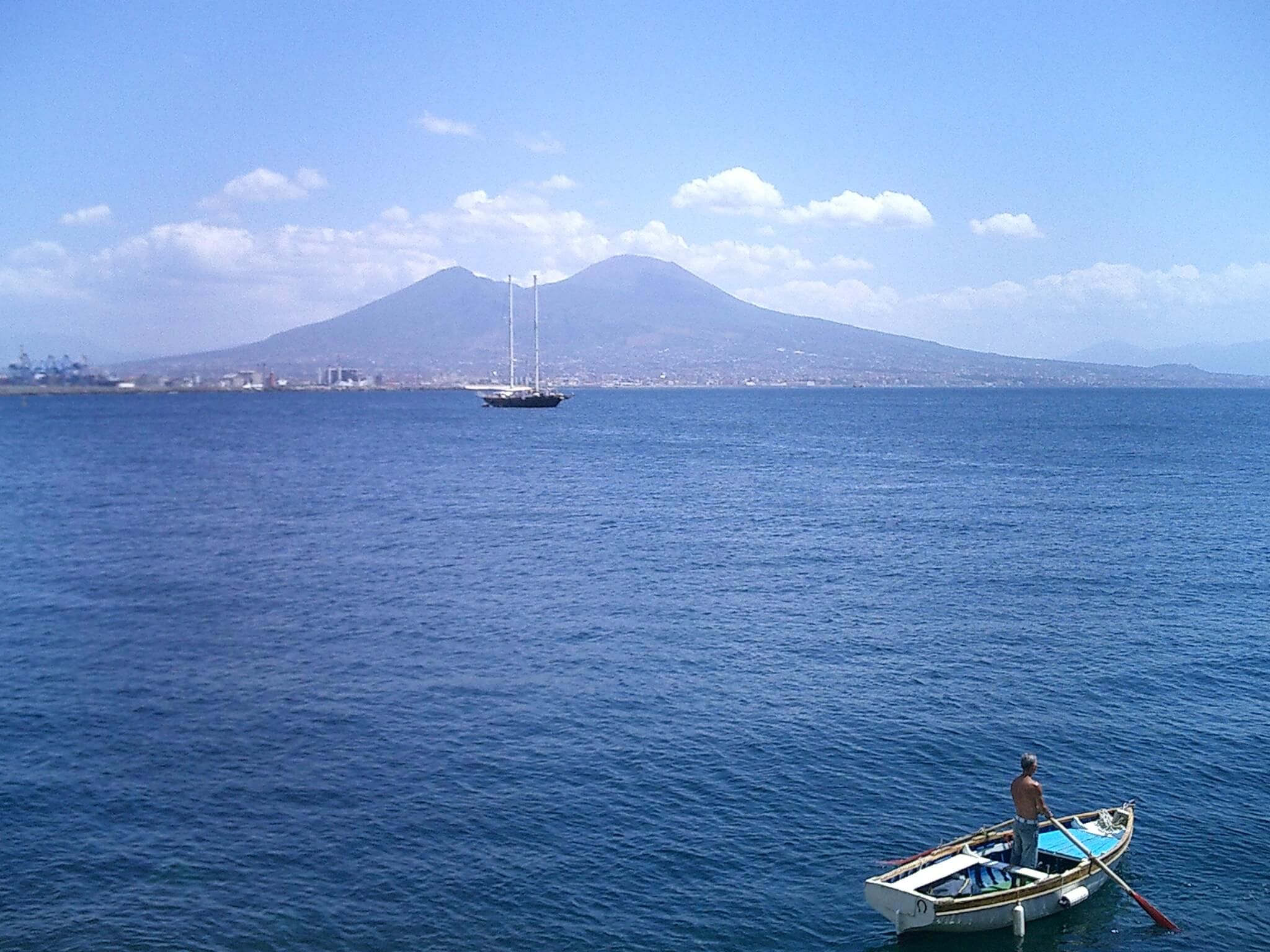 「南イタリアの離島、イスキア。緑の島」 １