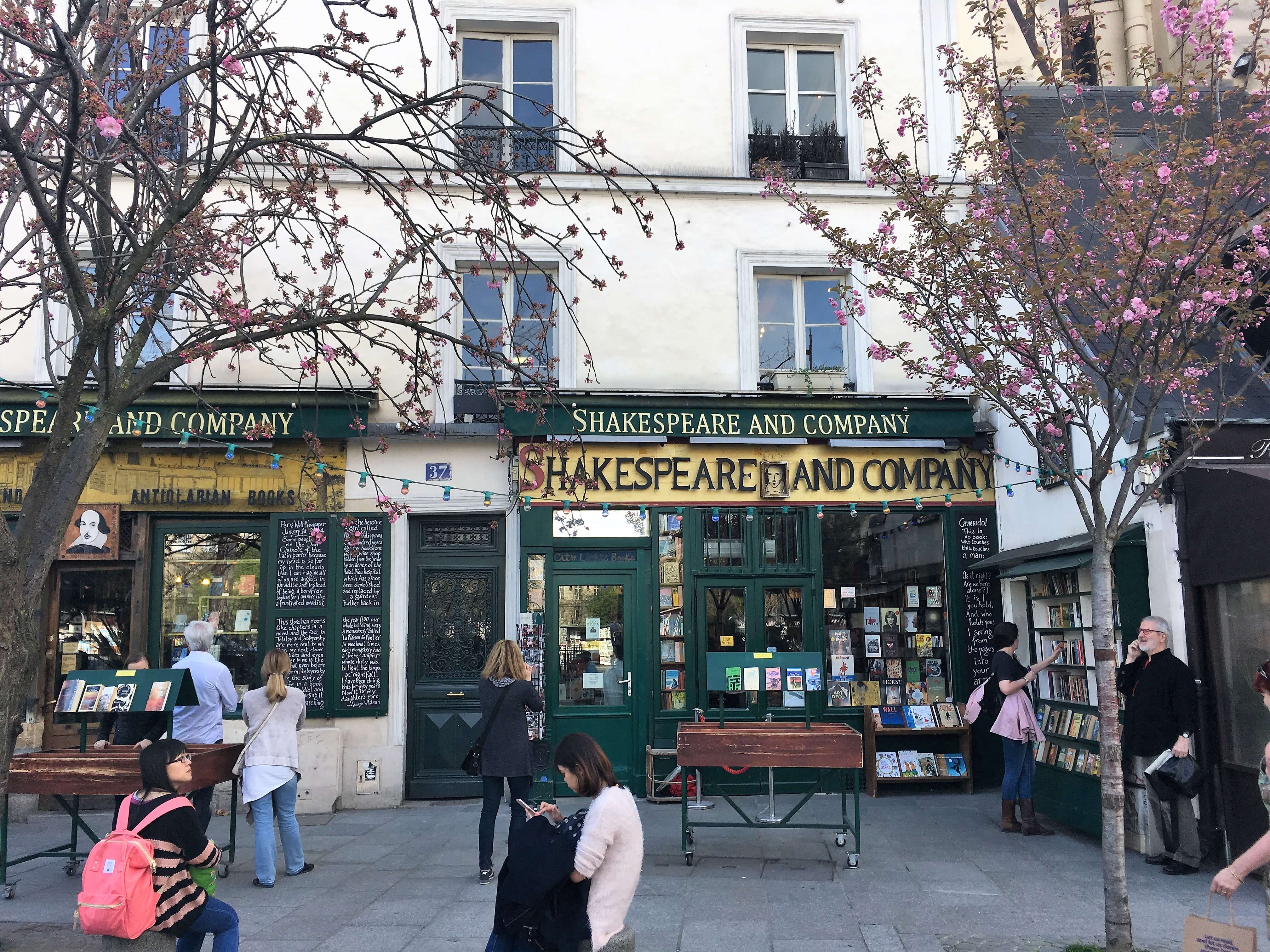 パリのアメリカ人を気取って。シェイクスピア・アンド・カンパニー
