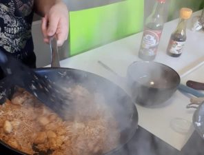 滞仏日記「健全なフランスの子供たちはキッチンで料理をする」