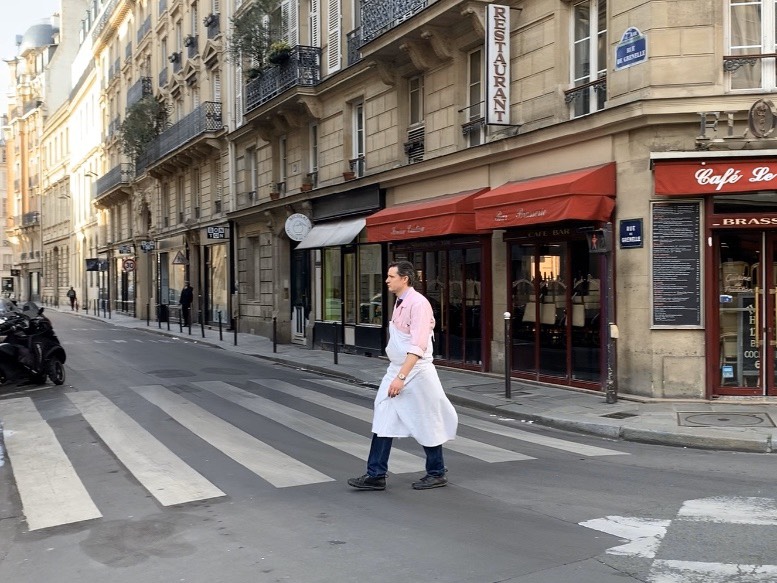 退屈日記「外出制限が続くパリ市内はこんな感じなのだ」