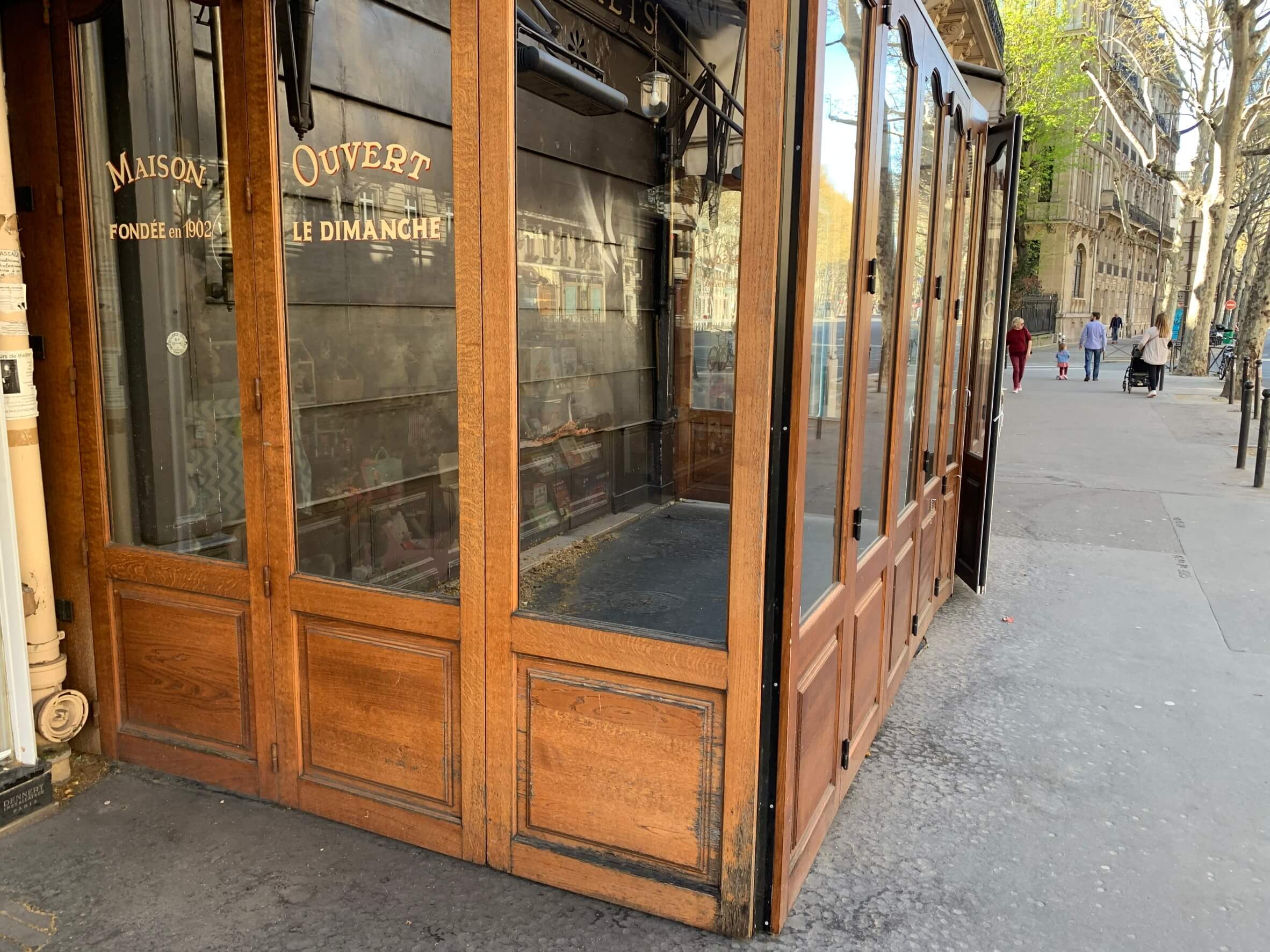 パリ最新情報「もしかすると、パリのレストランは夏前まで開かないという噂が、・・・」