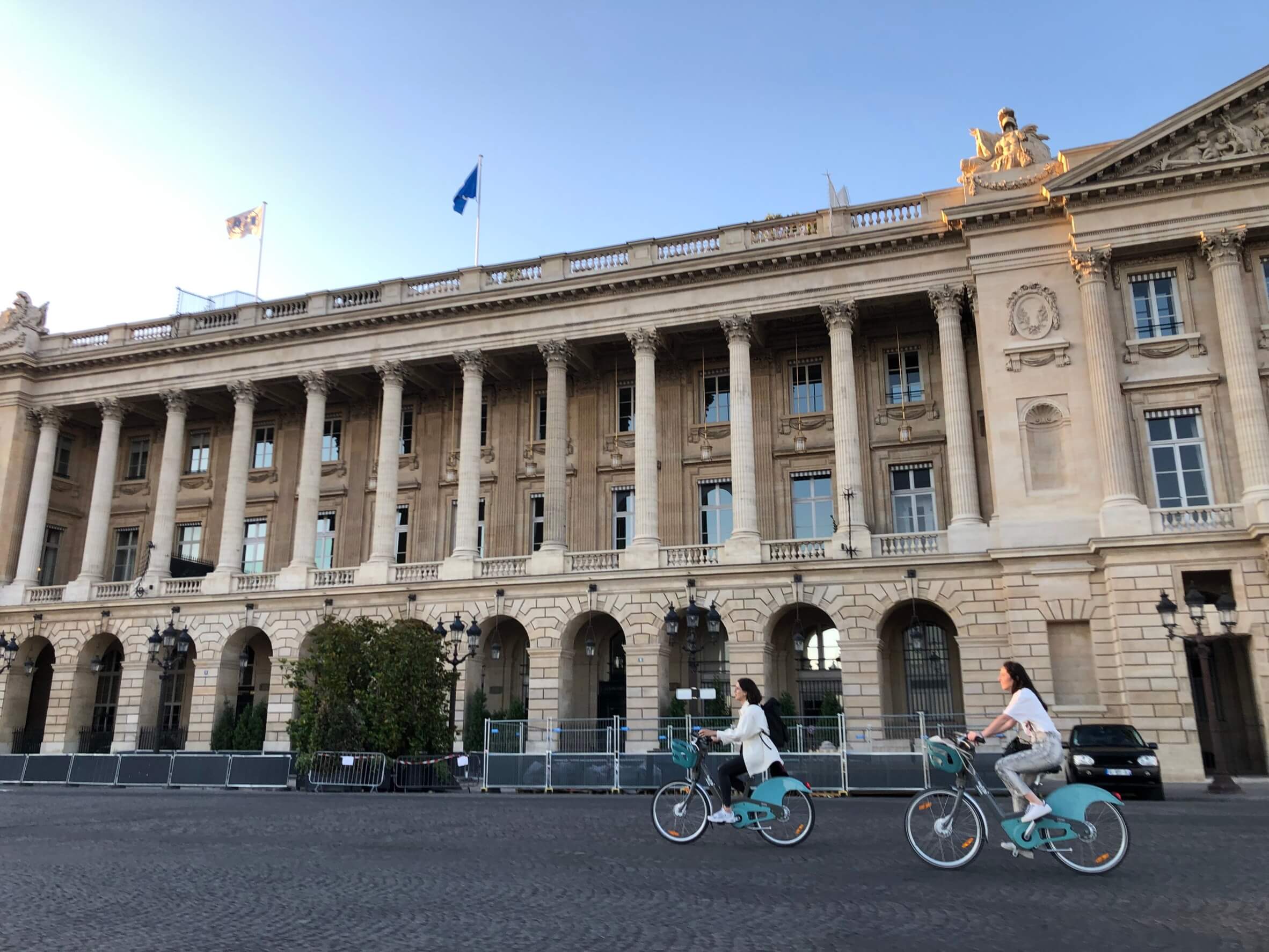 リサイクル日記「凱旋門の向こうに沈むシャンゼリゼの夕陽」