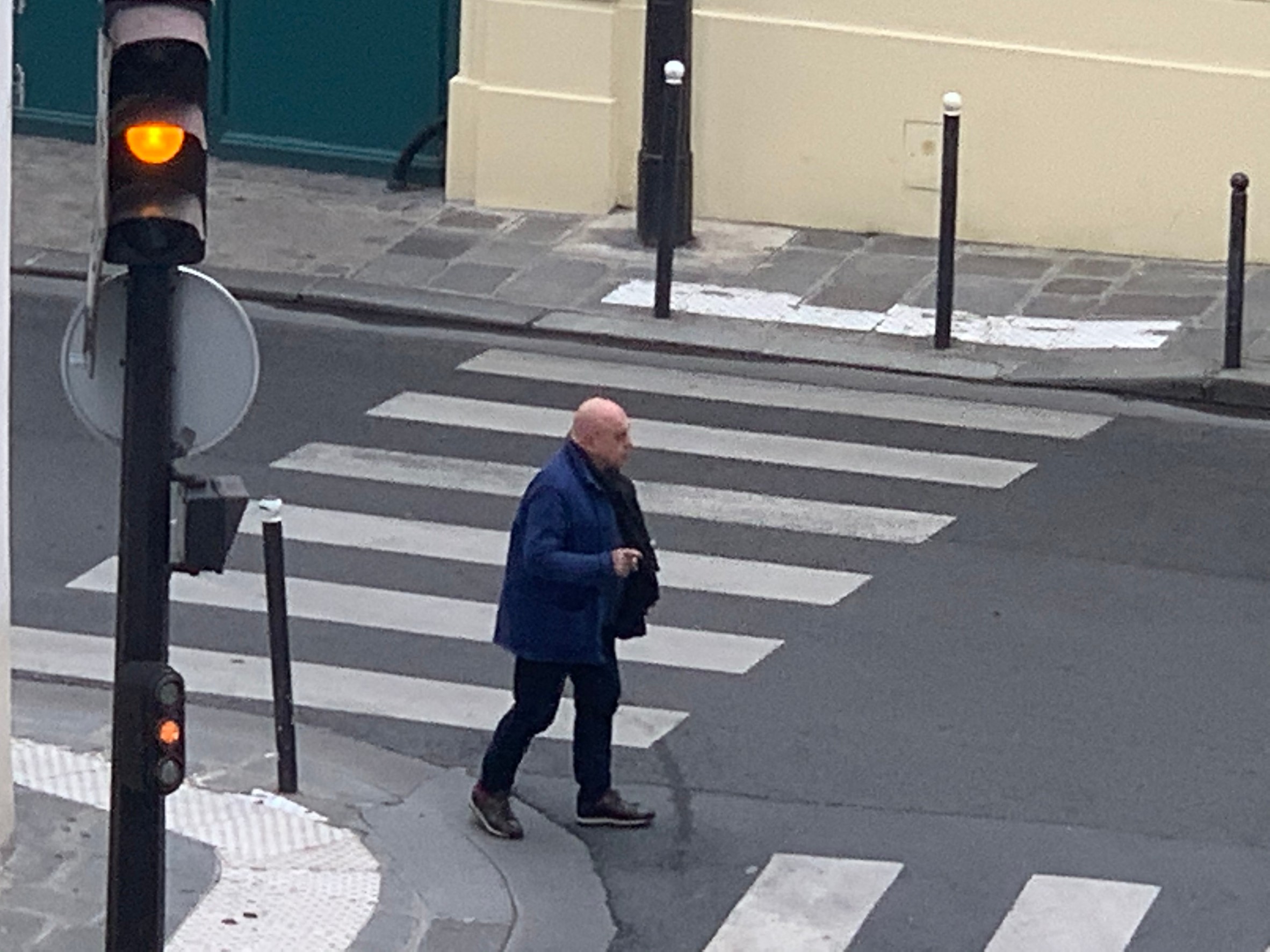 滞仏日記「解除の日、哲学者アドリアンだけが歩いていた」