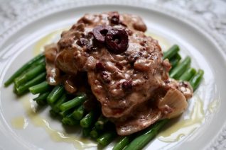 家庭フレンチの定番を「タプナードを使って簡単チキンソテーのススメ」
