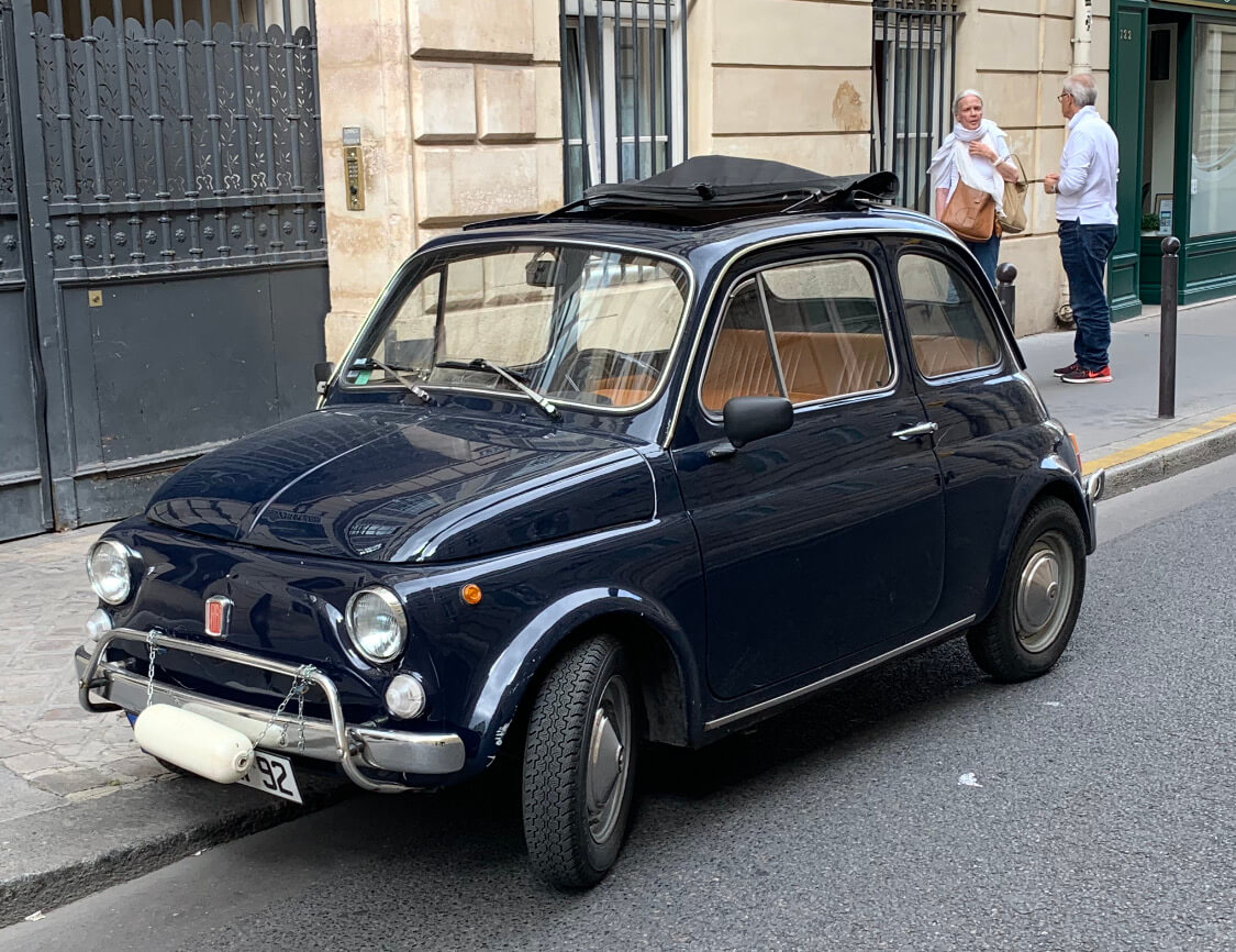 暮らしの日記「スーパーカーよりちょっと年代物の車を好むフランス人」