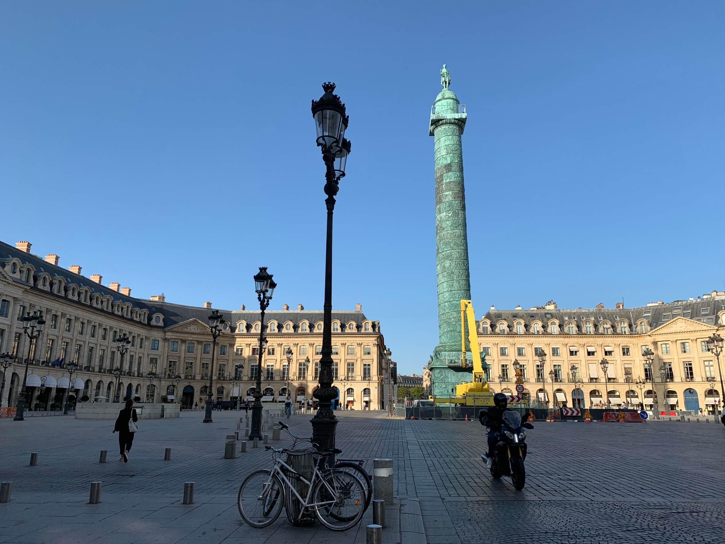 滞仏日記「テロがあった夜に、女性だけの夜会に招かれ、人間に出会った」