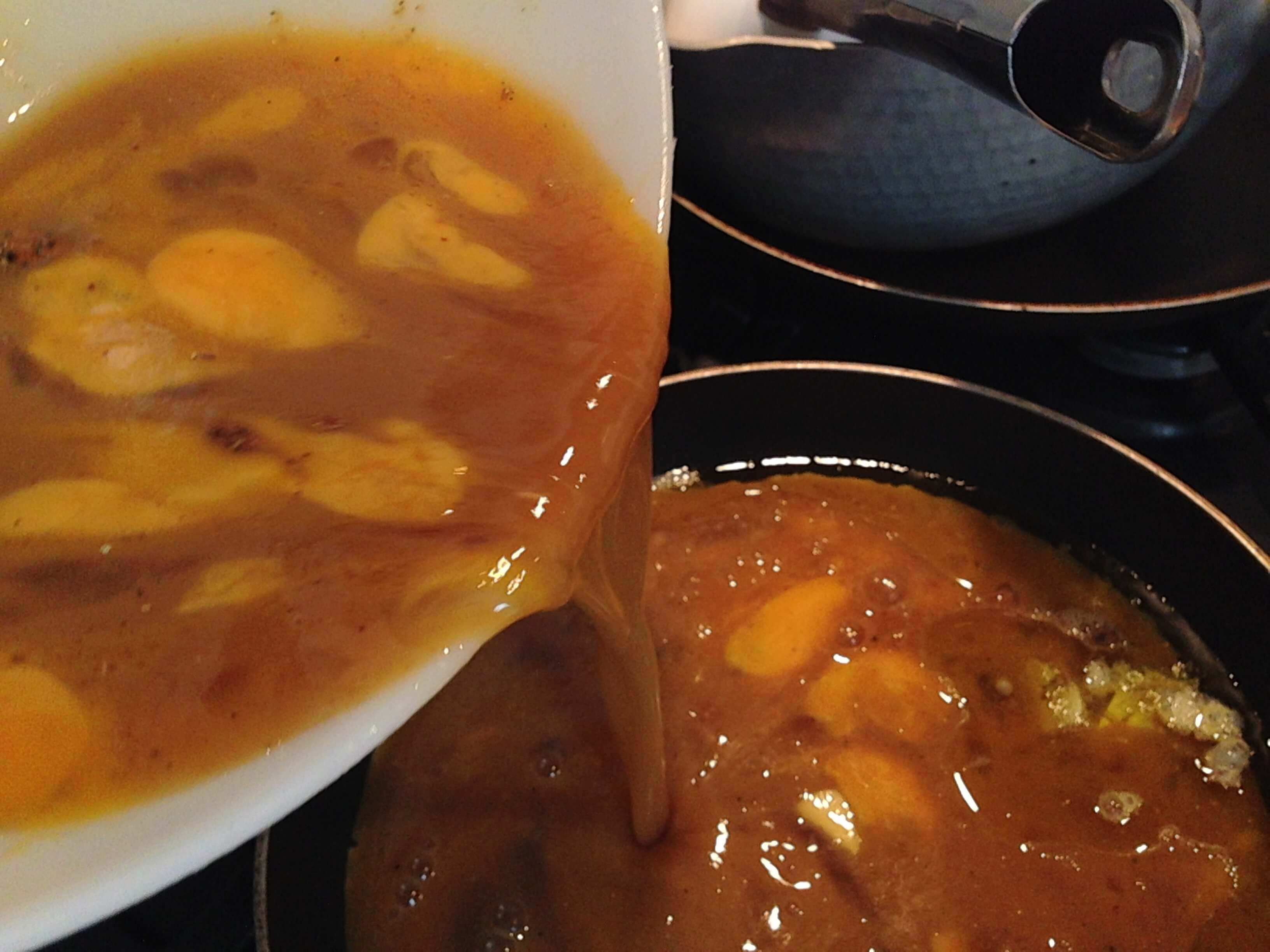 仏飯教室「今日は美術関係者が集まるので、父ちゃんの特大卵焼きで向かえうつ！」