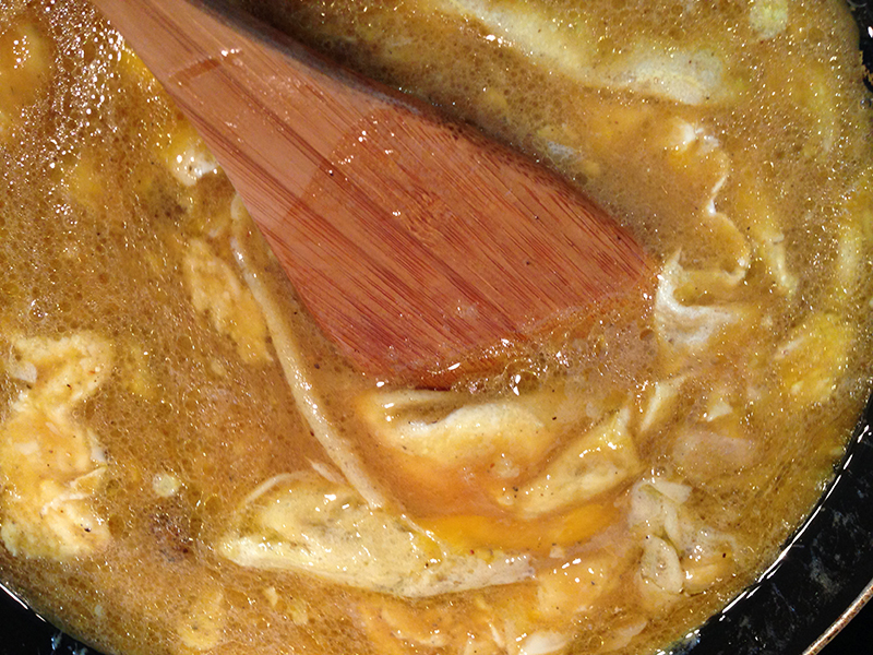 仏飯教室「今日は美術関係者が集まるので、父ちゃんの特大卵焼きで向かえうつ！」