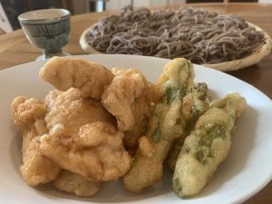 父ちゃんの料理教室「鳥天ではなく、チキンフリットとお蕎麦という新しい組み合わせ」
