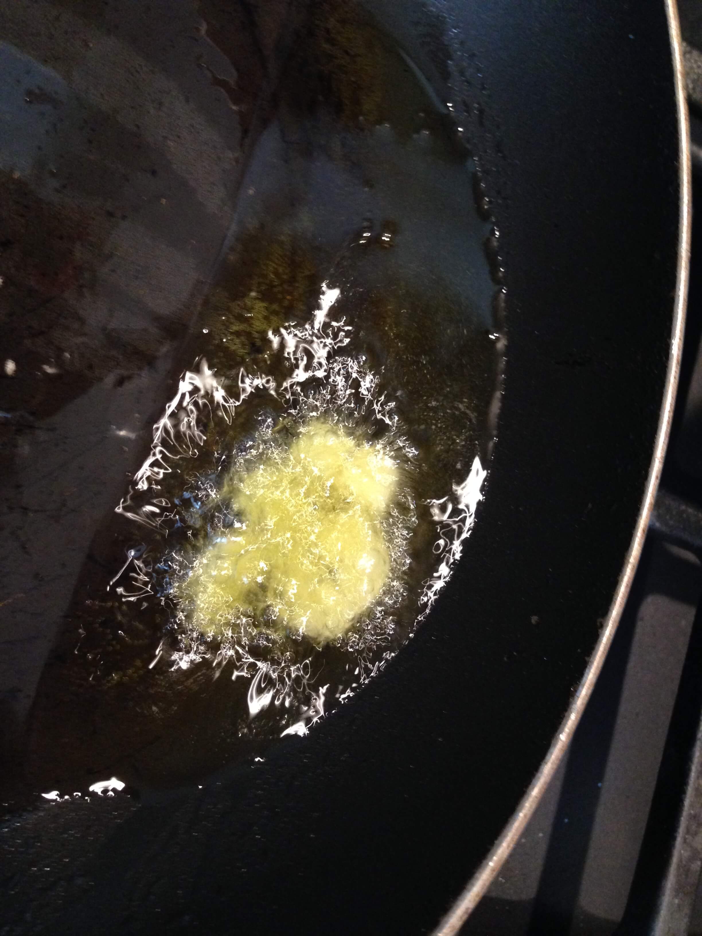 仏飯教室「今日は美術関係者が集まるので、父ちゃんの特大卵焼きで向かえうつ！」