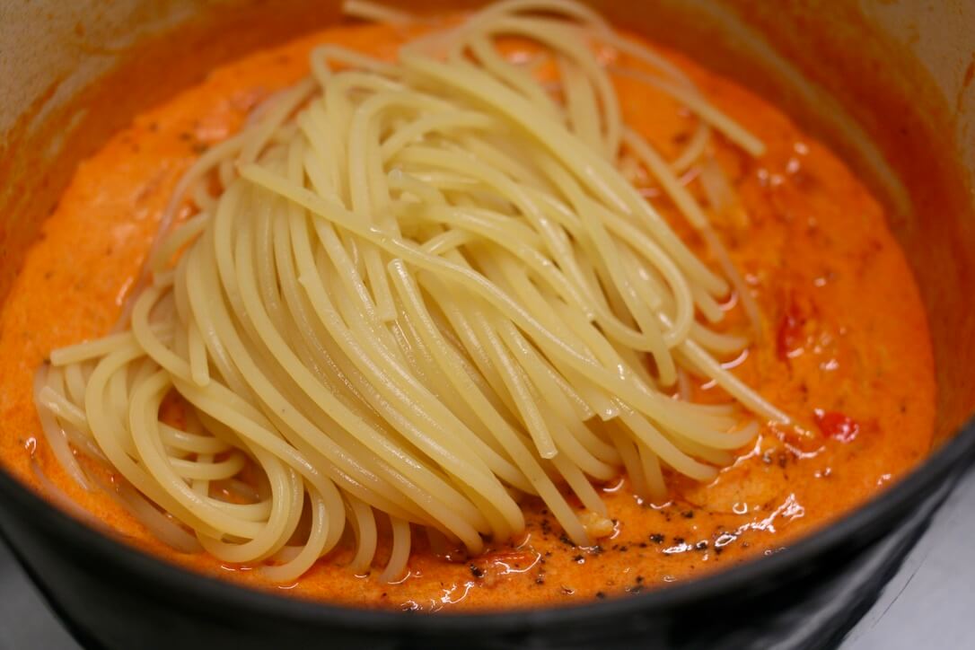 息子のための料理教室 有頭海老で作る本場イタリアの海老のパスタ Design Stories 息子のための料理教室 有頭海老で作る本場イタリアの海老のパスタ Design Stories