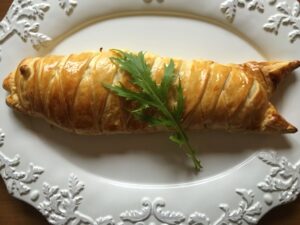 フランスごはん日記「家族で食べると話が弾む、笑顔弾ける、サーモンのパイ包み」