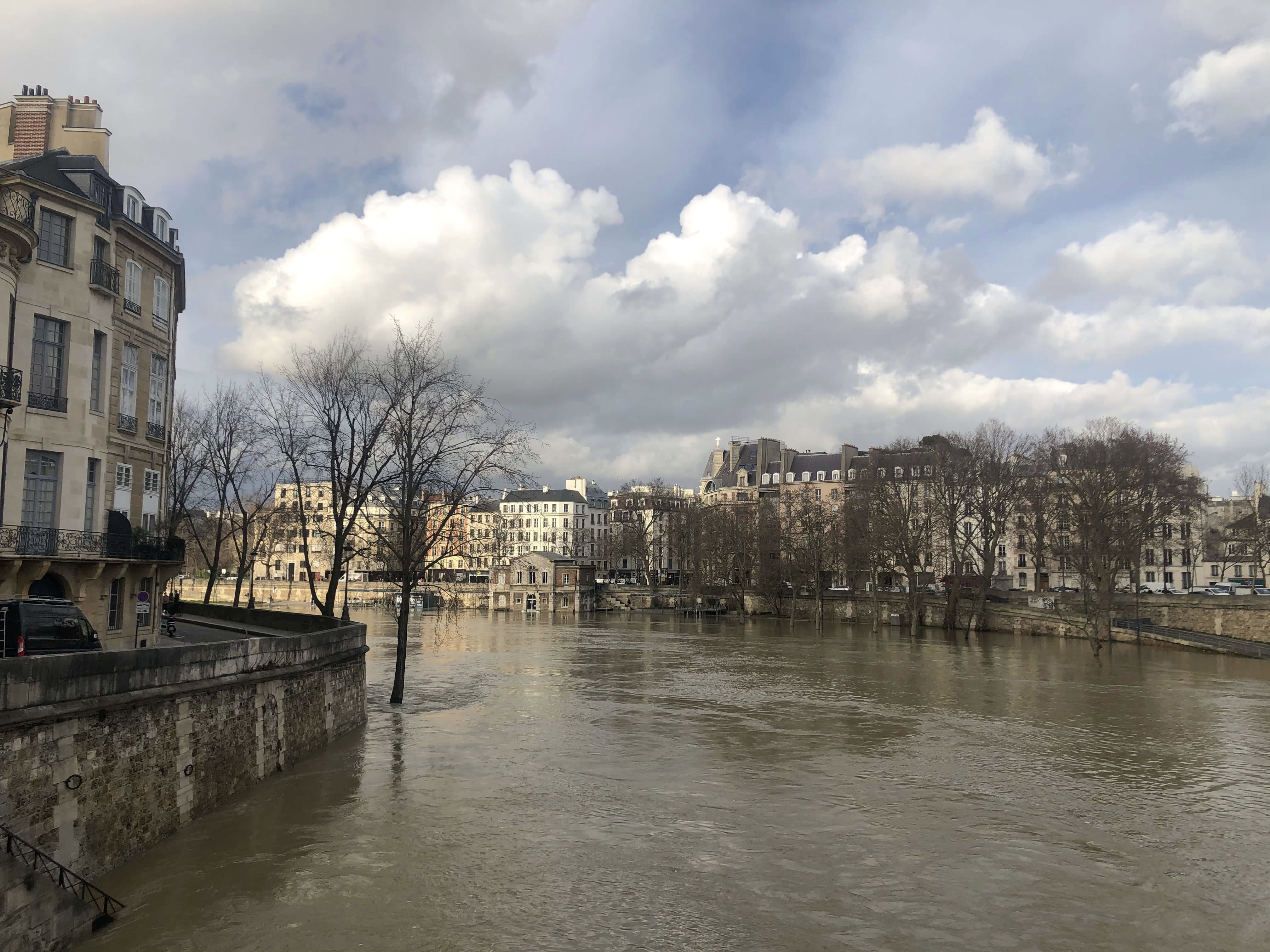 退屈日記「パリが水の都ベニスのようになりました」
