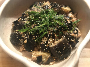 父ちゃんの料理教室「もう一品ほしいよね、という毎日。鶏茄子人生甘辛煮なんぞ、いかがでしょう？」