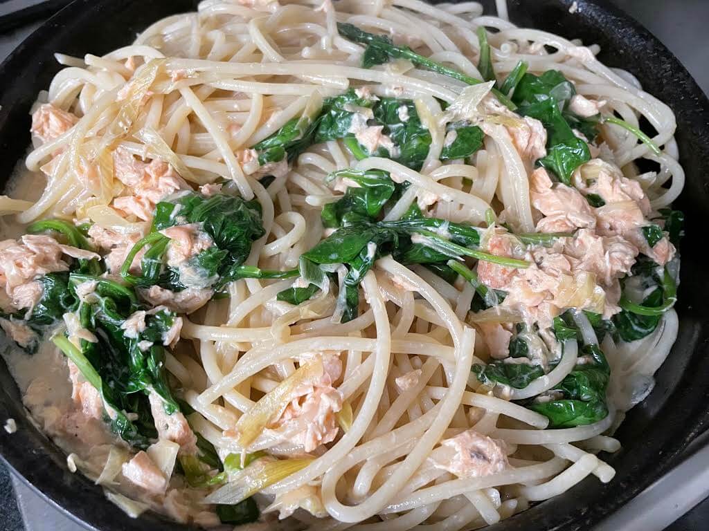保存版・父ちゃんの料理教室「今夜の食卓に！辻家の定番、サーモンの味噌クリームパスタ～」