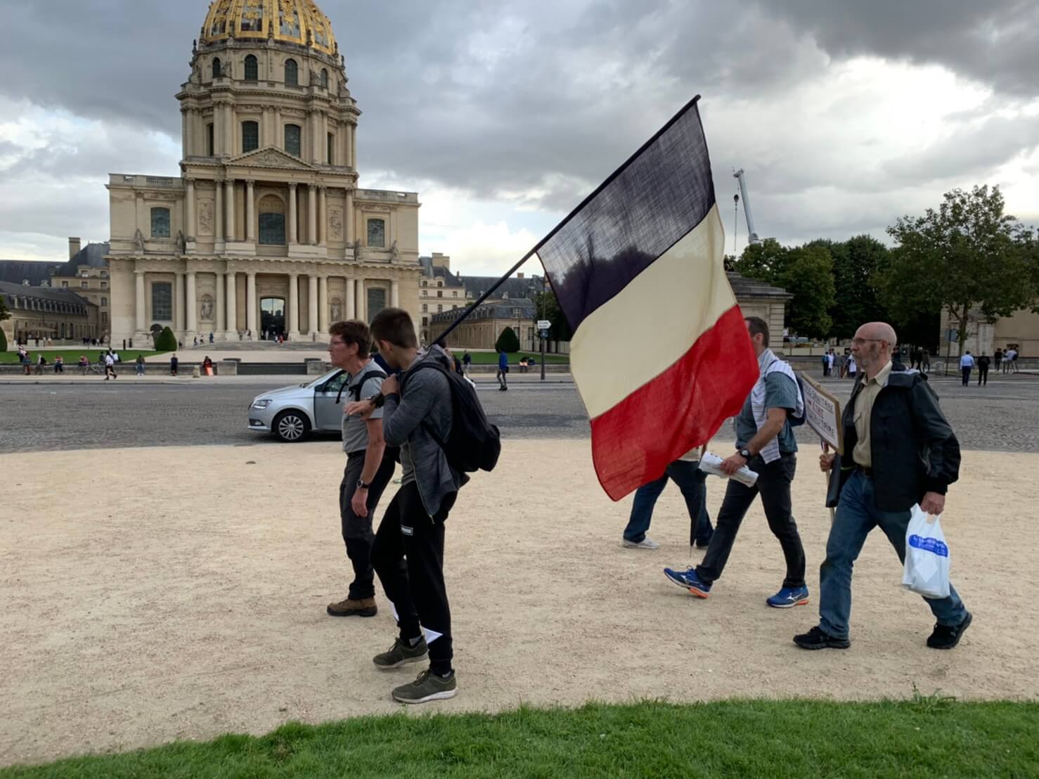 滞仏日記「ロックフェスのようなデモを父ちゃん突撃取材した」