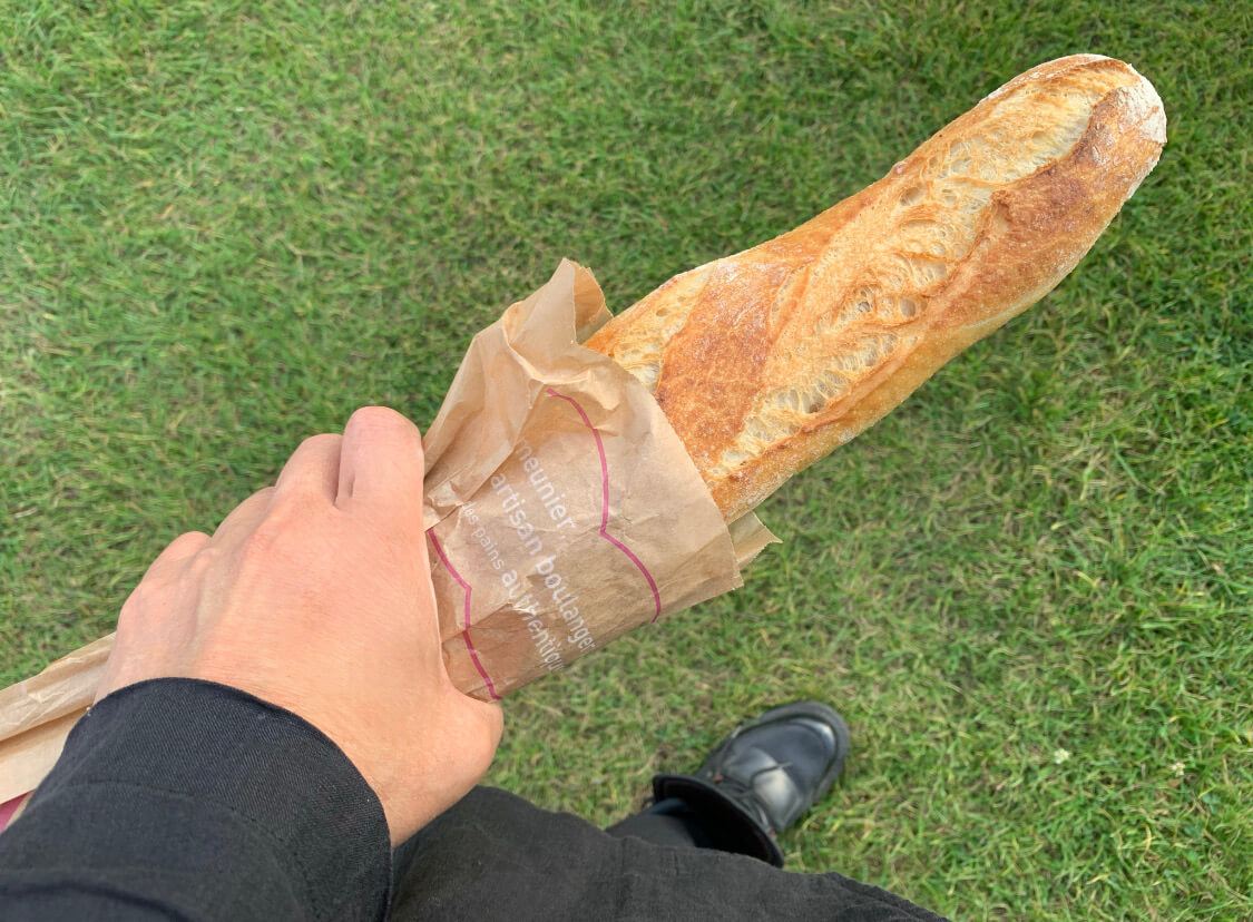 滞仏日記「一気に深まった秋の日曜日のパリ、ぼくはバゲットを買いに」