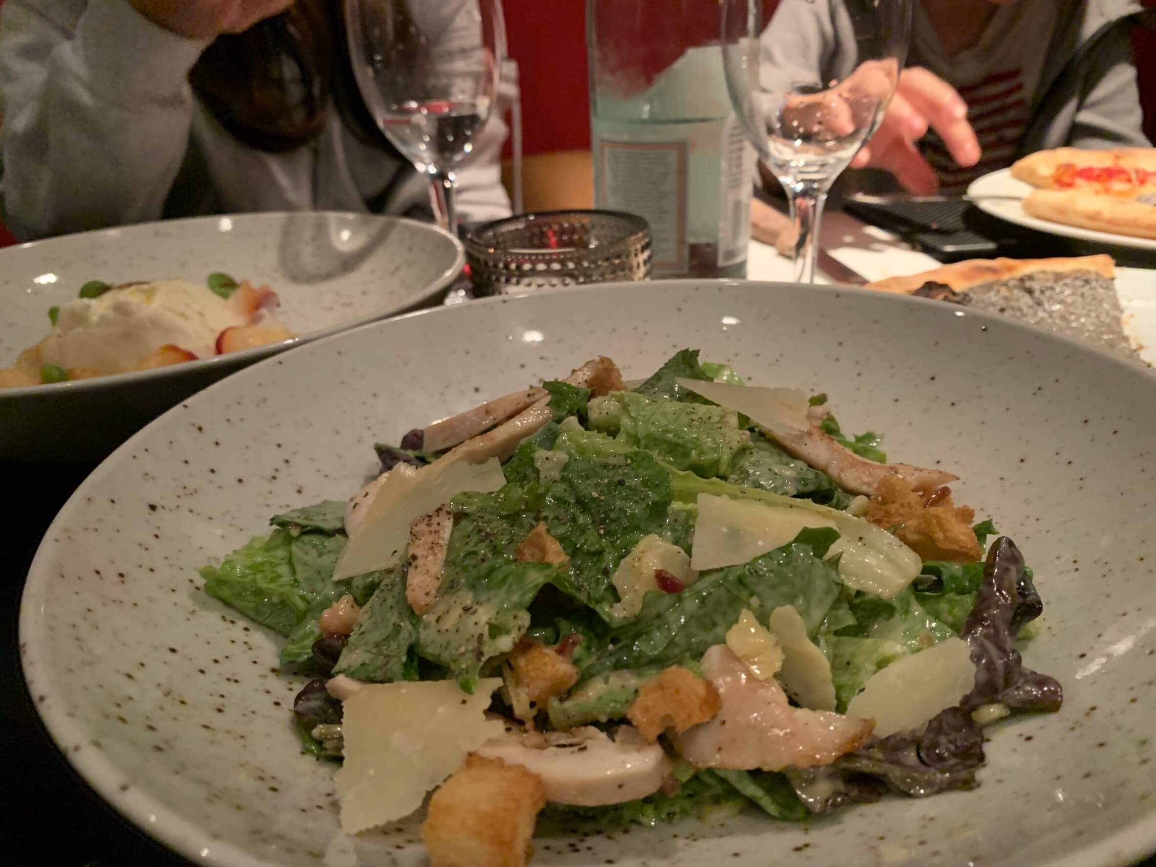 滞仏日記「二コラとマノンと息子とぼくとそこそこ美味しいピザを食べに行く」