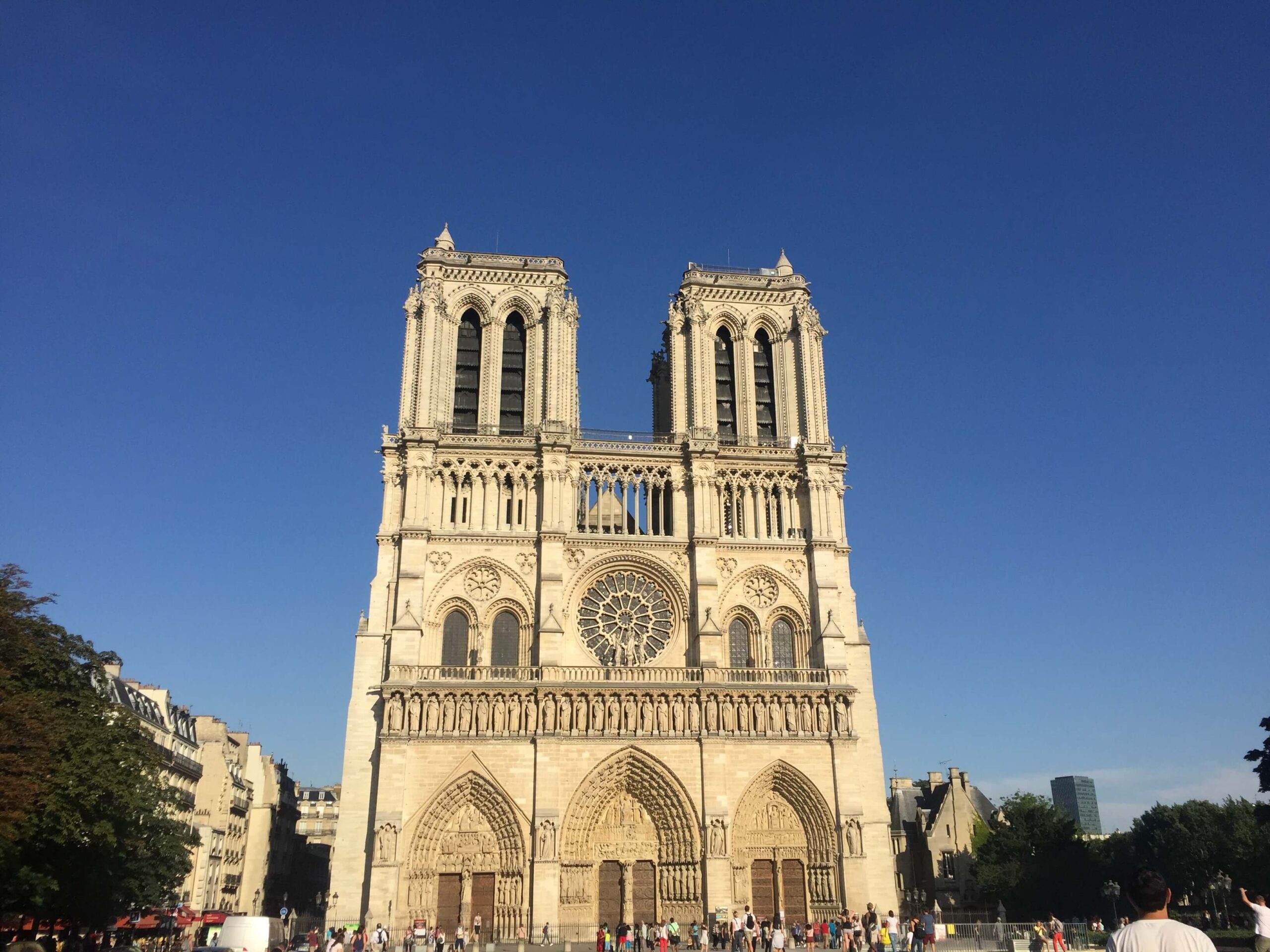 パリ最新情報「ノートルダム大聖堂、2024年4月再開に向けて動き出す