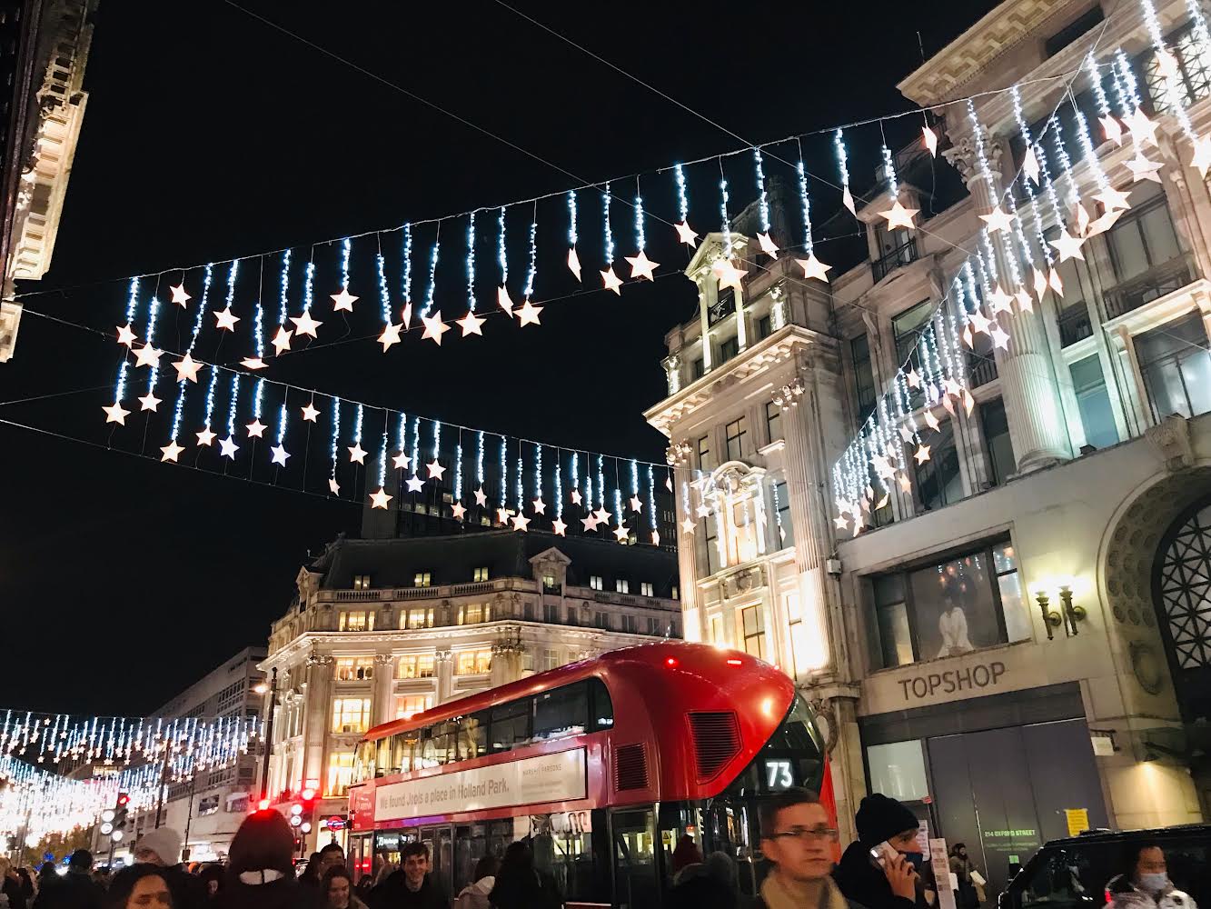 ロンドン最新情報 「英国、今年はクリスマスを祝えるのか、オミクロン株の市中感染とブースター接種大作戦」