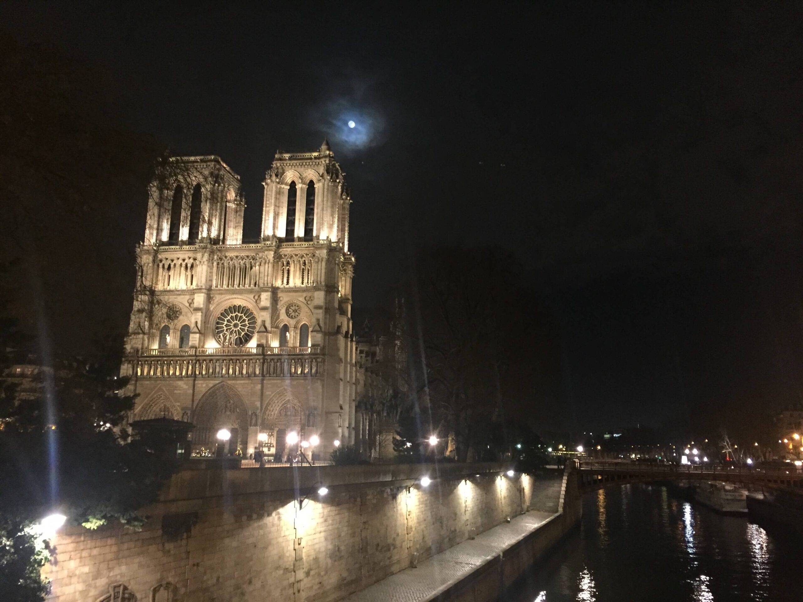 パリ最新情報「ノートルダム大聖堂、2024年4月再開に向けて動き出す！」