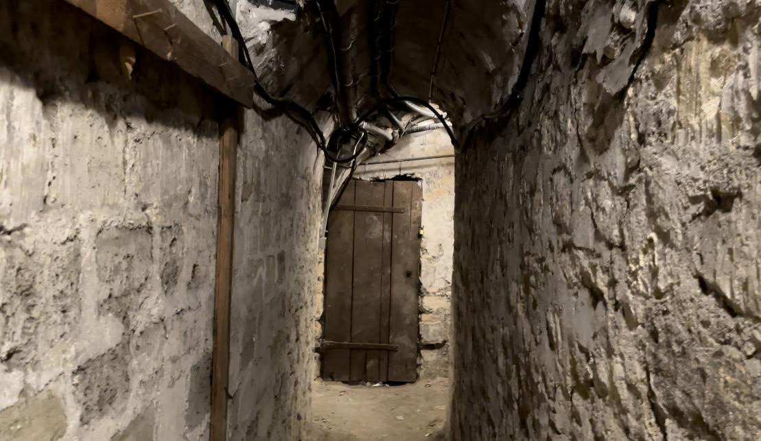 滞仏日記「怖い話しなので閲覧注意。本当に怖いパリの地下室ですすり泣く声が」