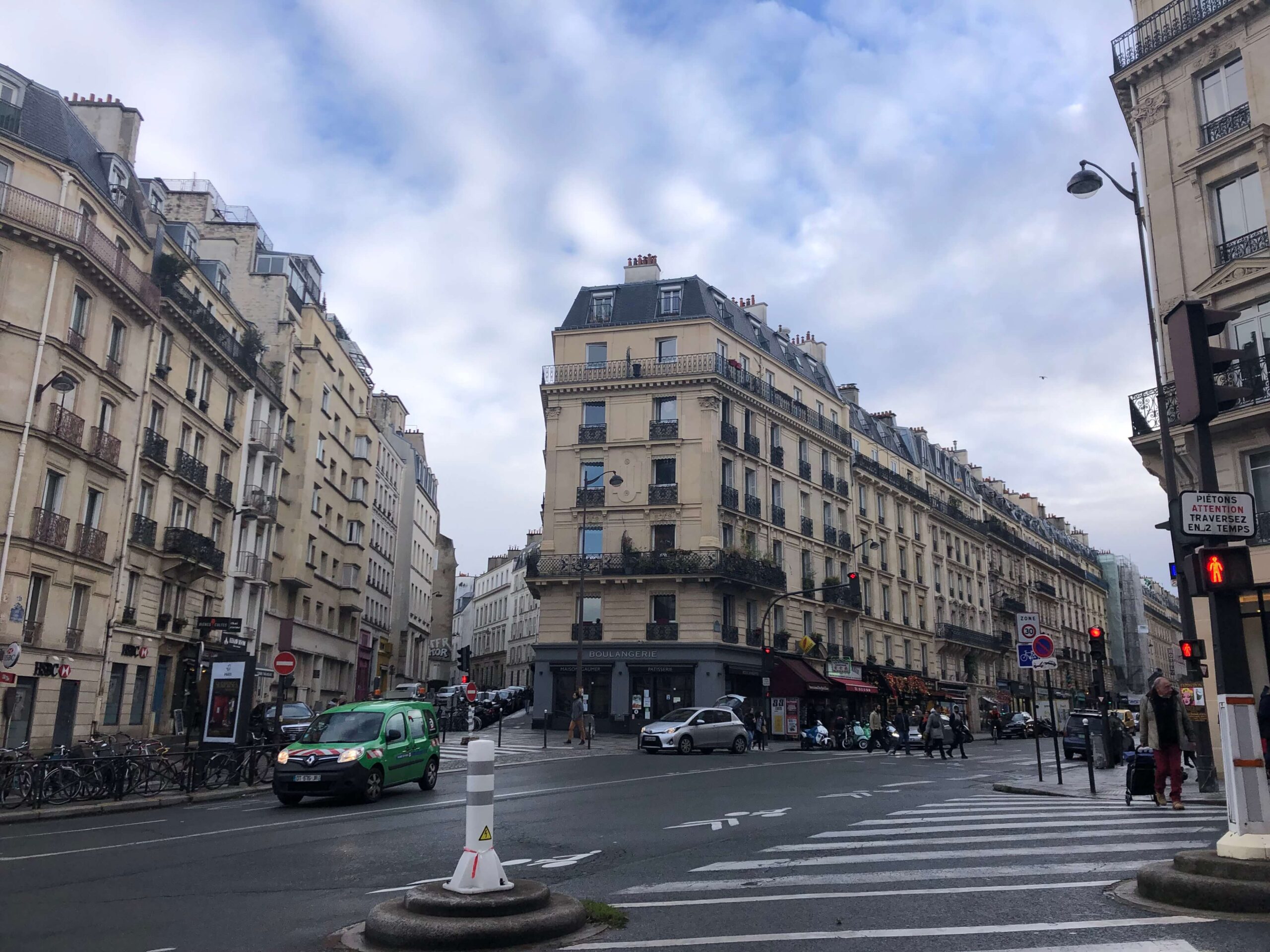 パリ最新情報「生活費の高い都市ランキング、パリは第2位。そして止まらない30代のパリ脱出」