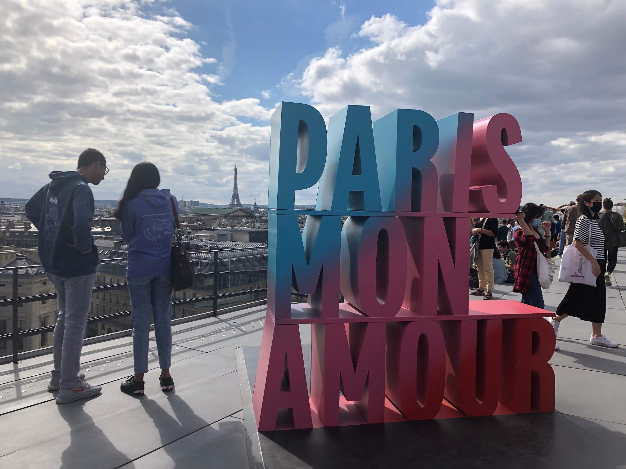 パリ最新情報「パリジャンが思う『等身大のパリ』とは？その内容が明らかに」