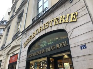 パリ最新情報「ハーブの専門店、パリのエルボリストリ」