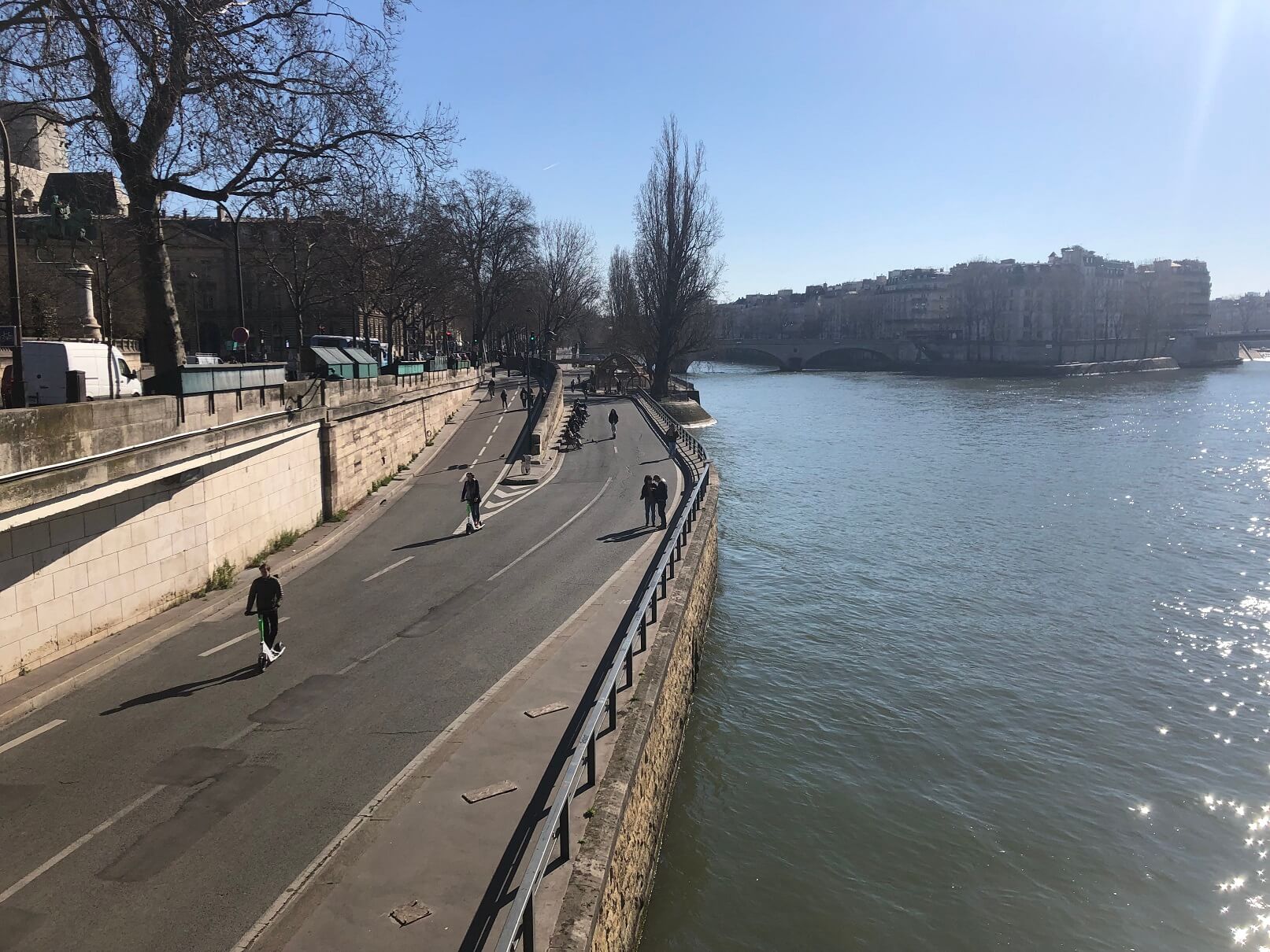パリ最新情報「広がるパリの水くみ作戦。リサイクルより『使わない』という選択を」