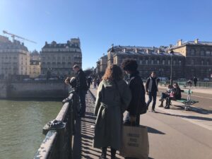 パリ最新情報「フランス、3月14日よりワクチンパスポートを撤廃へ。しかし喜びと不安で分かれる国民」