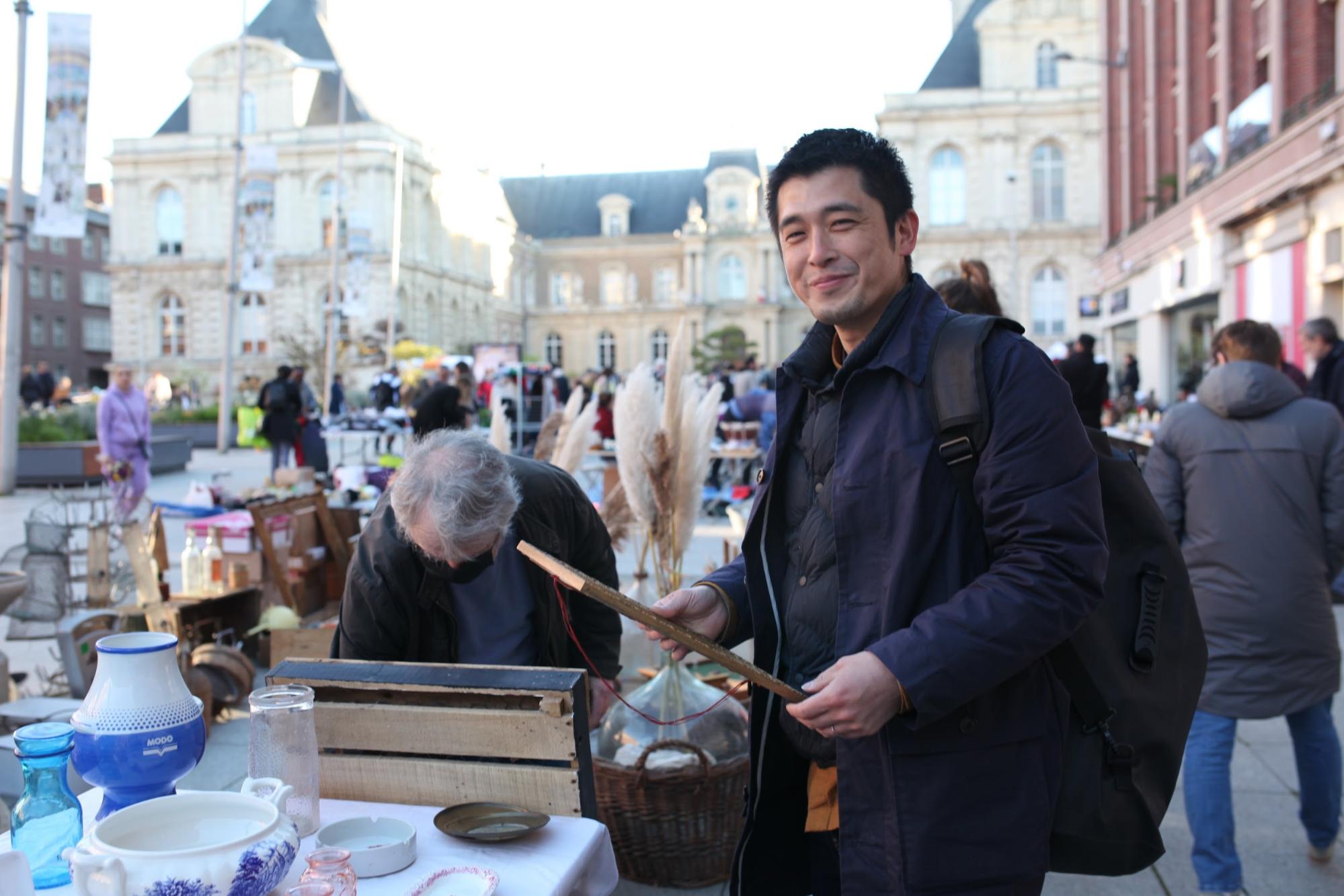 愛すべきフランス・デザイン「アンティークの額縁探しに、額装家と大規模蚤の市へ」