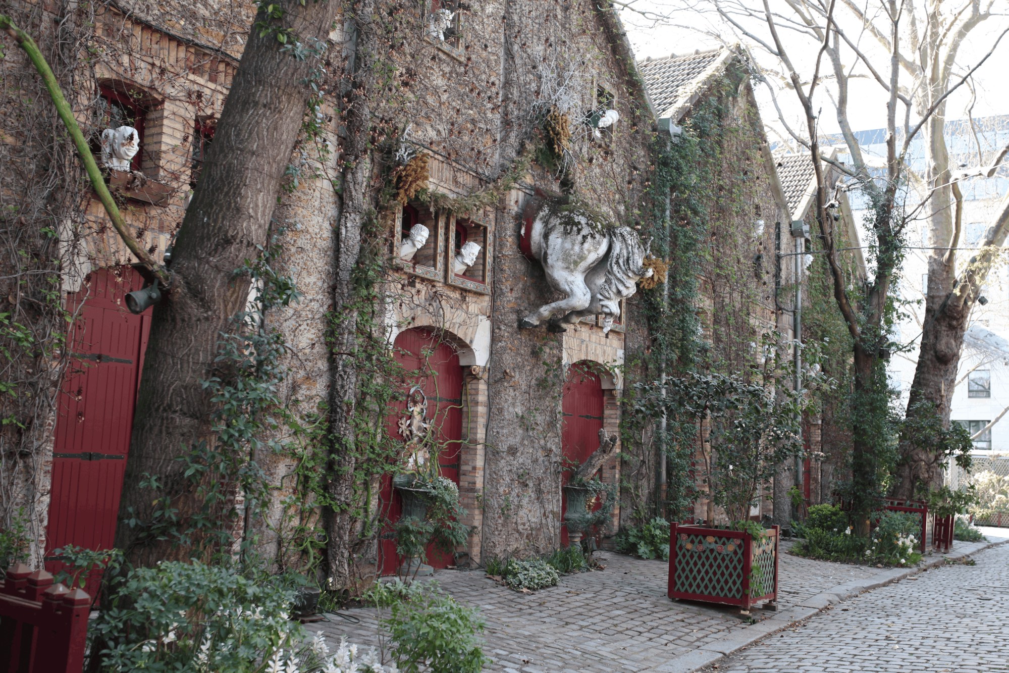 愛すべきフランス・デザイン「100年前のメリーゴーランドに乗れる、パリのノスタルジックな博物館」