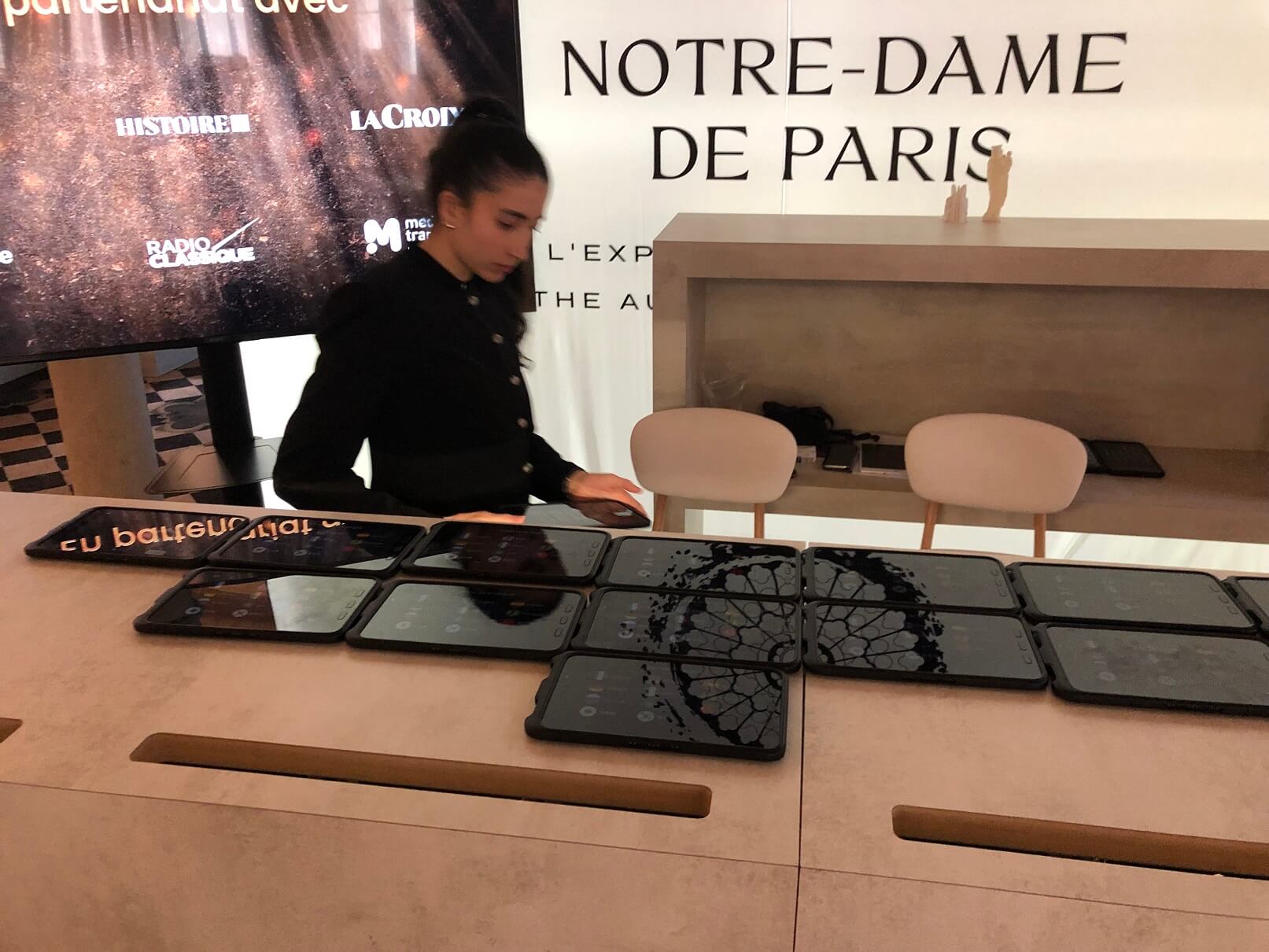 パリ最新情報「ノートルダム寺院の秘密が明らかに。タブレットを片手にタイムスリップ