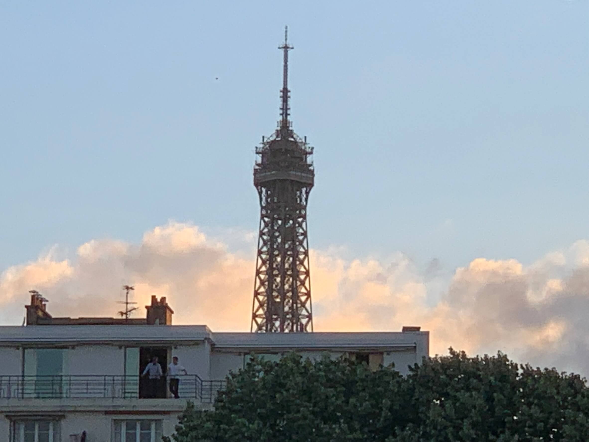 滞仏日記「息子と家族会議。息子には毎月２１０ユーロの住宅補助が出る」