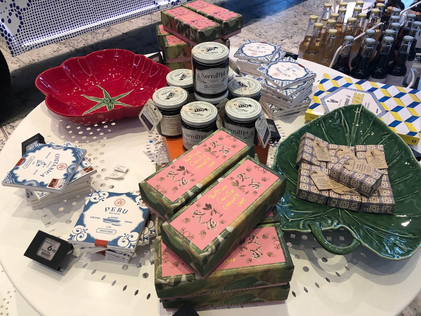 パリ最新情報「ボン・マルシェ食品館ではポルトガルフェアが開催中！可愛いパッケージも大集合」