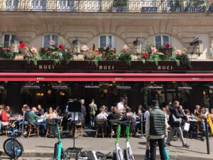 パリ最新情報「続く猛暑の中、フランスでは第一回テラスの日が設定される」