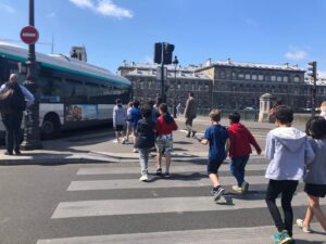 パリ最新情報「子どもに姓の自由選択を。夫婦別姓の国フランスが新法施行へ」