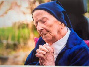 パリ最新情報「世界一の長寿にフランスの修道女、アンドレさんが選ばれる」