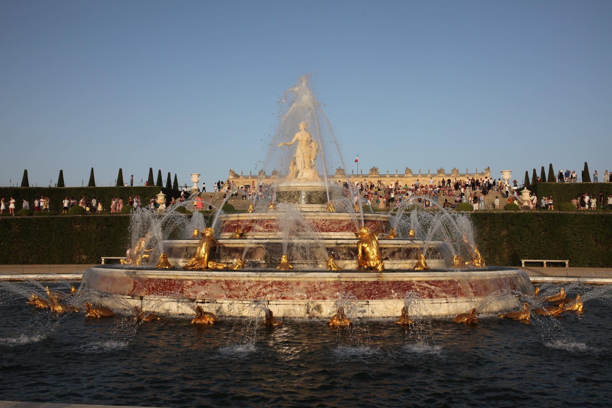 愛すべきフランス・デザイン「ベルサイユ宮殿の噴水で優雅に貴族の夕涼み」