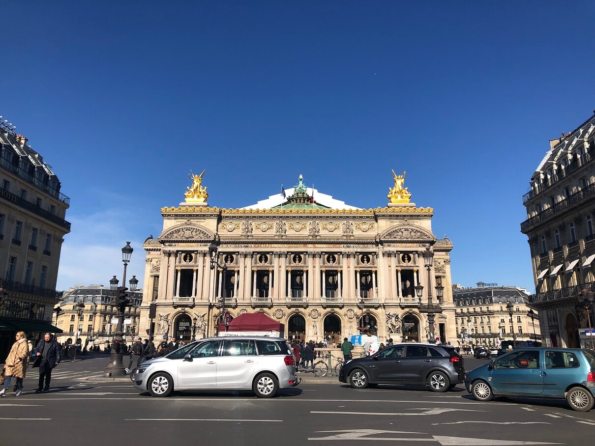 パリ最新情報「フランス、2035年からガソリン自動車の新車販売を全面禁止へ」