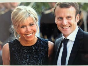 パリ最新情報「ブリジット・マクロン大統領夫人、誹謗中傷へ立ち向かう。訴訟問題へ」