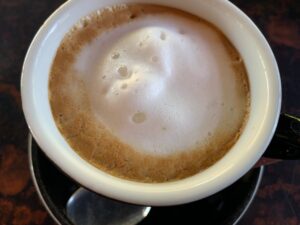 退屈カフェ日記「朝の一杯のコーヒーでフランスが動き出す。パリのカフェ文化＼(^o^)／」